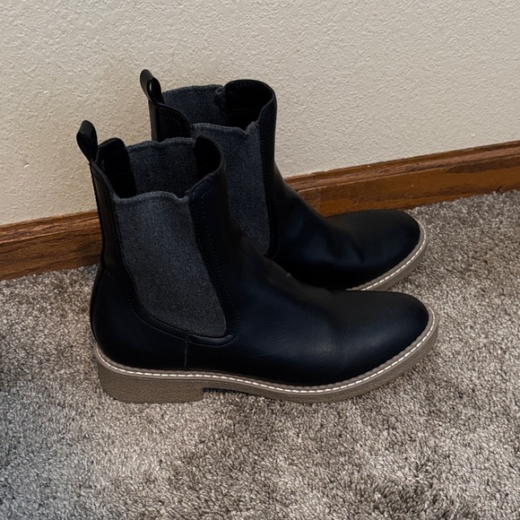DV by Dolce Vita Black and Gray Ankle Boots - Picture 1 of 4